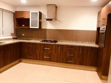 Se vende casa en Cañadas del Lago Corregidora. 2