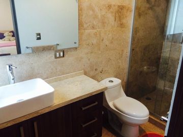 Se vende casa en Cañadas del Lago Corregidora. 2
