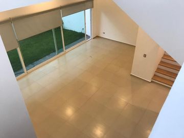 Se vende casa en Cañadas del Lago Corregidora. 2
