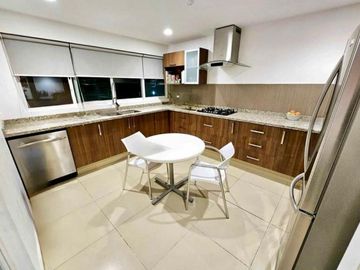 Se vende casa en Cañadas del Lago Corregidora. 2