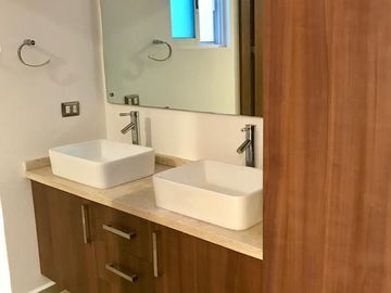 Se vende casa en Cañadas del Lago Corregidora. 2