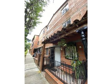Vendo Amplia Casa de 92m2 En la Unidad Almendros de Terranova Niquia