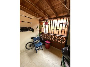 Vendo Amplia Casa de 92m2 En la Unidad Almendros de Terranova Niquia