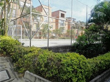 Vendo Amplia Casa de 92m2 En la Unidad Almendros de Terranova Niquia