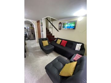 Vendo Amplia Casa de 92m2 En la Unidad Almendros de Terranova Niquia