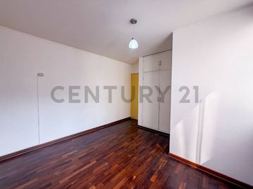 VENTA DEPARTAMENTO DUPLEX - PRIMER PISO - SAN BORJA - PENTAGONITO