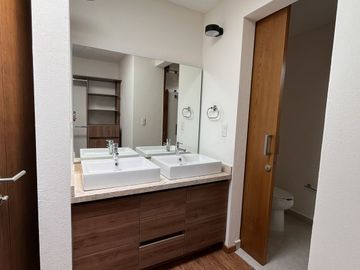 Casa en Venta en Balvanera, 3 Recámaras, Estudio, Jardín, Alberca, Lujo !