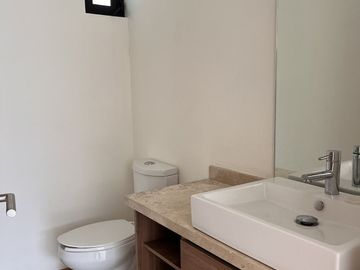 Casa en Venta en Balvanera, 3 Recámaras, Estudio, Jardín, Alberca, Lujo !