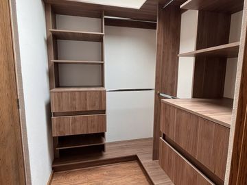 Casa en Venta en Balvanera, 3 Recámaras, Estudio, Jardín, Alberca, Lujo !