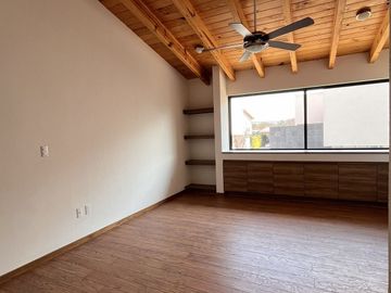 Casa en Venta en Balvanera, 3 Recámaras, Estudio, Jardín, Alberca, Lujo !