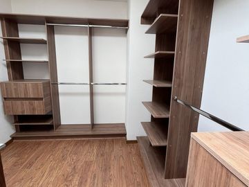 Casa en Venta en Balvanera, 3 Recámaras, Estudio, Jardín, Alberca, Lujo !