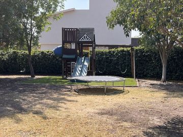 Casa en Venta en Balvanera, 3 Recámaras, Estudio, Jardín, Alberca, Lujo !