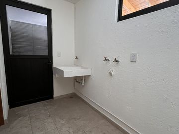 Casa en Venta en Balvanera, 3 Recámaras, Estudio, Jardín, Alberca, Lujo !