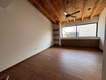 Casa en Venta en Balvanera, 3 Recámaras, Estudio, Jardín, Alberca, Lujo !