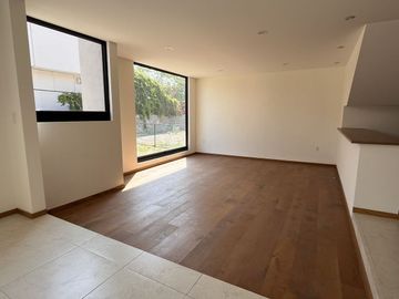 Casa en Venta en Balvanera, 3 Recámaras, Estudio, Jardín, Alberca, Lujo !