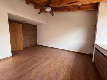Casa en Venta en Balvanera, 3 Recámaras, Estudio, Jardín, Alberca, Lujo !