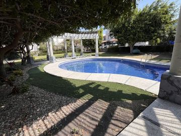 Casa en Venta en Balvanera, 3 Recámaras, Estudio, Jardín, Alberca, Lujo !
