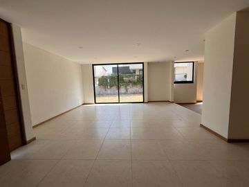 Casa en Venta en Balvanera, 3 Recámaras, Estudio, Jardín, Alberca, Lujo !
