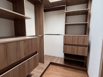 Casa en Venta en Balvanera, 3 Recámaras, Estudio, Jardín, Alberca, Lujo !