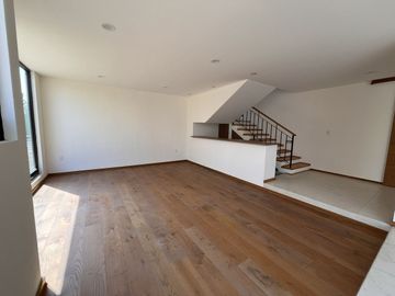 Casa en Venta en Balvanera, 3 Recámaras, Estudio, Jardín, Alberca, Lujo !
