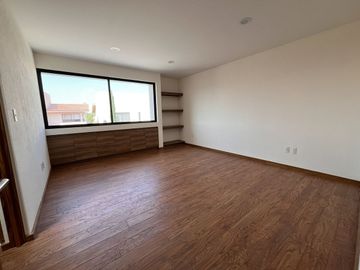 Casa en Venta en Balvanera, 3 Recámaras, Estudio, Jardín, Alberca, Lujo !