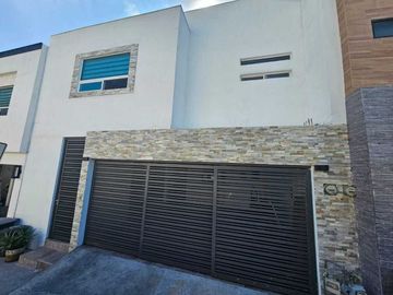 CASA EN VENTA CUMBRES CALLEJUELAS