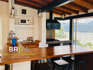 CASA EN VENTA Y RENTA FRENTE AL LAGO CON ESPECTACULAR VISTA.