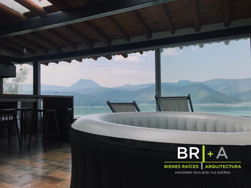CASA EN VENTA Y RENTA FRENTE AL LAGO CON ESPECTACULAR VISTA.