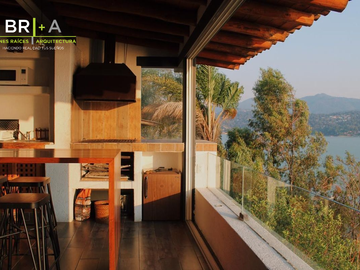 CASA EN VENTA Y RENTA FRENTE AL LAGO CON ESPECTACULAR VISTA.