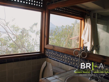 CASA EN VENTA Y RENTA FRENTE AL LAGO CON ESPECTACULAR VISTA.