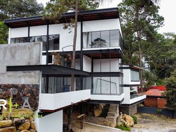 Casa en venta dentro de fraccionamiento con amenidades en Avándaro
