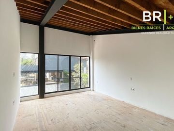 Casa en venta dentro de fraccionamiento con amenidades en Avándaro