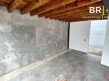 Casa en venta dentro de fraccionamiento con amenidades en Avándaro