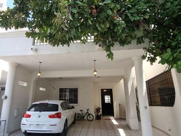 Casa en venta en Bosques del Poniente, 4to Sector, Santa Catarina
