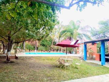 VENTA Quinta de 3,250 m2 -SAN JOSÉ CADEREYTA- 4 Recámaras con ALBERCA y PALAPA