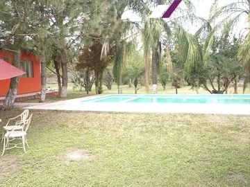 VENTA Quinta de 3,250 m2 -SAN JOSÉ CADEREYTA- 4 Recámaras con ALBERCA y PALAPA