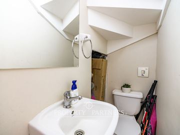 Linda casa de dos niveles en condominio en Puertas del Mar