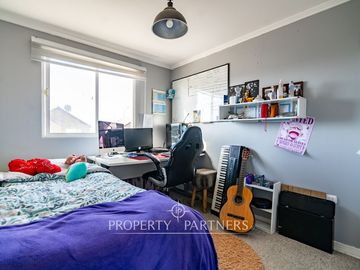 Linda casa de dos niveles en condominio en Puertas del Mar