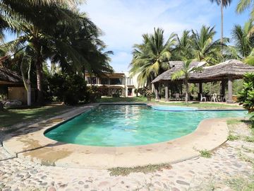 Exclusiva Residencia en Playa Azul, Michoacán – Un Paraíso Frente al Mar