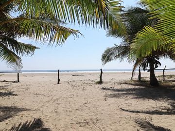 Exclusiva Residencia en Playa Azul, Michoacán – Un Paraíso Frente al Mar