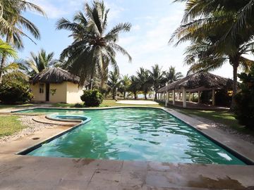 Exclusiva Residencia en Playa Azul, Michoacán – Un Paraíso Frente al Mar