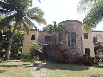 Exclusiva Residencia en Playa Azul, Michoacán – Un Paraíso Frente al Mar