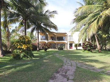 Exclusiva Residencia en Playa Azul, Michoacán – Un Paraíso Frente al Mar