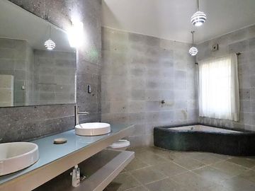 Exclusiva Residencia en Playa Azul, Michoacán – Un Paraíso Frente al Mar
