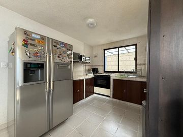 🏡 Venta de Casa en Calle Abierta – 2 Niveles con Jardín y Gran Ubicación