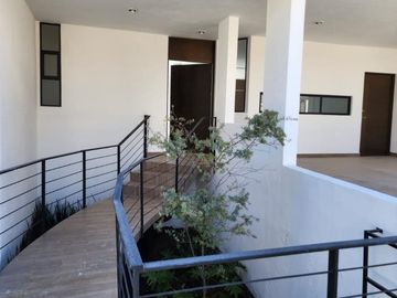Hermosa casa en renta, en Vila Nuar