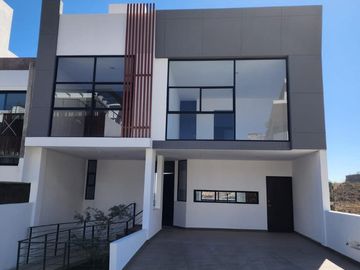 Hermosa casa en renta, en Vila Nuar