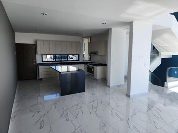 Hermosa casa en renta, en Vila Nuar