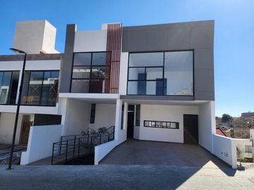 Hermosa casa en renta, en Vila Nuar