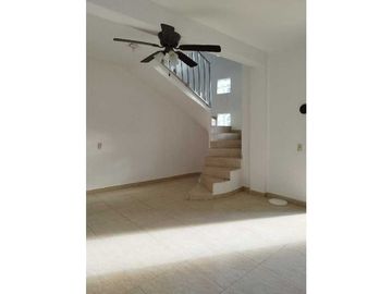 CASA DE BELLA ARQUITECTURA EN COL. COPOYA